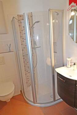 Gäste-WC mit Dusche - 