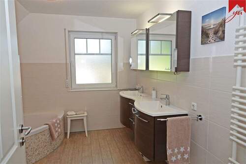 modernes Badezimmer - 