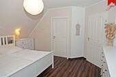 Schlafzimmer mit angrenzender Ankleide - 