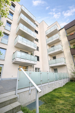 Terrasse mit Gartenanteil - 