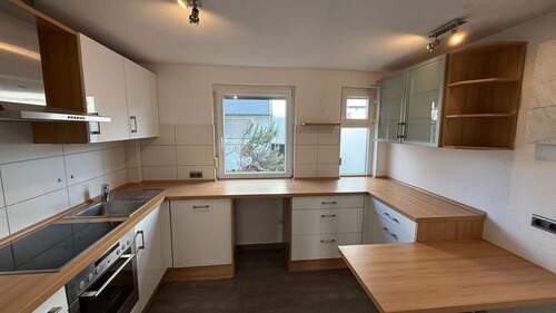 576 Einbauküche - „Die pfiffige top sanierte 3 Zimmer Wohnung mit Terrasse in ruhiger Lage!„