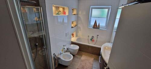 Badezimmer mit Bidet und co. - 