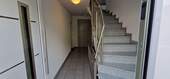 Treppenhaus mit Aufzug - 