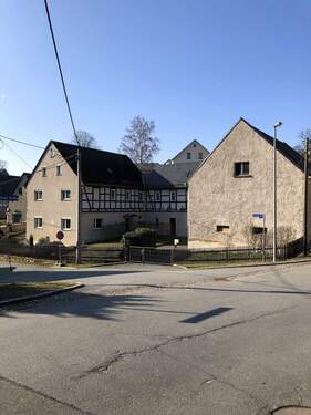 Wohnhaus mit Scheune - 