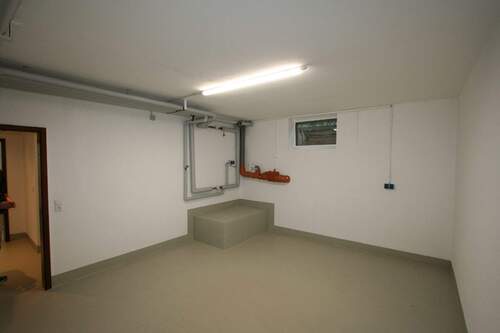 Waschkeller mit Waschgerätesockel! - 