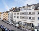 Hausansicht - 1,5-Zimmer-Rohbauwohnung mit Südbalkon in gepflegtem Altbau