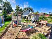 Spielplatz im Garten - Einfamilienhaus in Hennickendorf - Ein Ort, der zum Leben einlädt