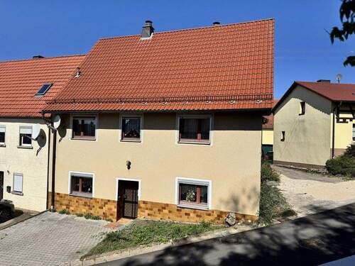 Bild 1 - Doppelhaushälfte mit großer Scheune