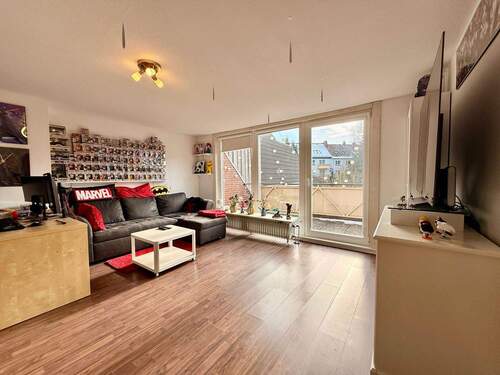 Wohnzimmer - Großzügige Eigentumswohnung mit Dachterrasse in Harburg