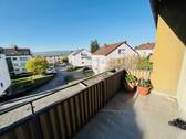 großer Sonnen-Balkon - 3 Zimmer Etagenwohnung in Allensbach