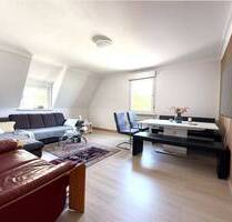 Mehr Platz als erwartet: 4,5 Zimmer + ausgebauter Dachraum mit Küche & Bad - Sindelfingen