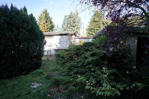 Haus und Nebengebäude - 