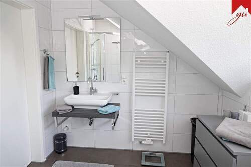 Badezimmer mit Dusche - 