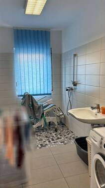 EG - Badezimmer mit ebenerdiger Dusche - 