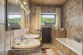 Badezimmer mit Tageslicht - 
