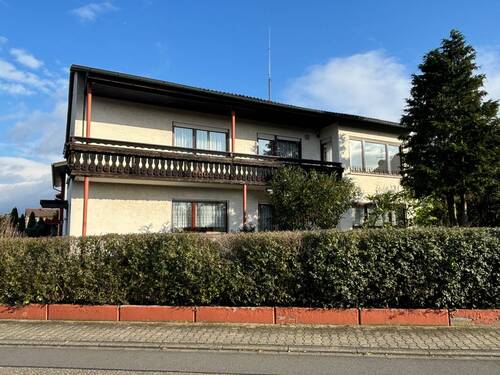 H 541 Südansicht 1.jpg - Gepflegtes Zweifamilienhaus mit sehr viel Platz und großem Garten (H 541-B)