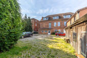 Hinter dem Haus! - 