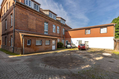 Hinter dem Haus! - 