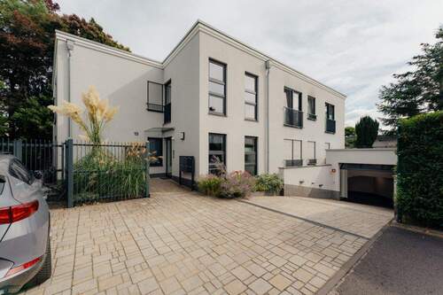 Hausansicht - Neuwertige Wohnung (Baujahr 2018) in ruhiger Lage von Refrath