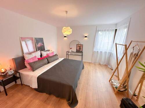 Bild 1 - Renovierte Familienwohnung, sofort bezugsfrei, mit Garage