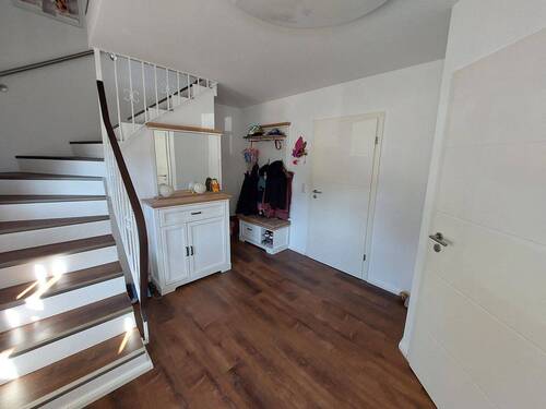 Flur.jpg - 4 Zimmer Einfamilienhaus in Bargstedt