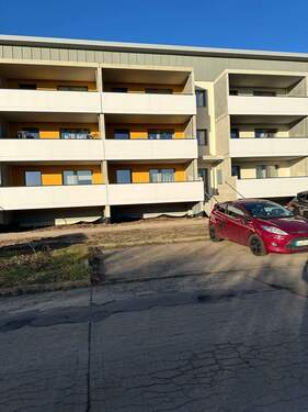 Gebäudeansicht - 3 Zimmer Etagenwohnung zur Miete in Bitterfeld-Wolfen