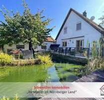 Wie ein Haus am See: Einfamilienhaus (Bj. 1993) mit Traumgarten und Garage in Lauf-Kuhnhof
