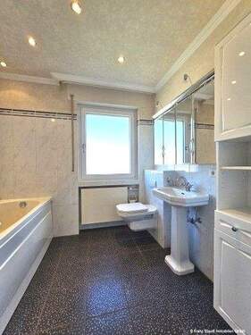 Tageslichtbad mit WC EG - 