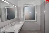 Badezimmer mit Fenster - 