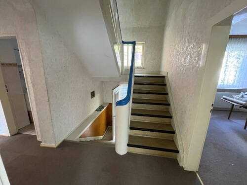 Treppenhaus - 9 Zimmer Reihenmittelhaus zum Kaufen in Bad Orb