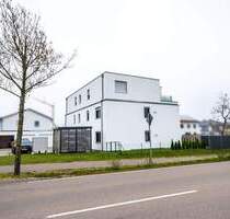 ***TRAUMWOHNUNG: 2,5 Zimmer plus Tageslichtbad und Balkon im 1. OG*** - Mühlhausen