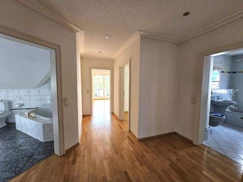 DG Blick in zwei Bäder - 