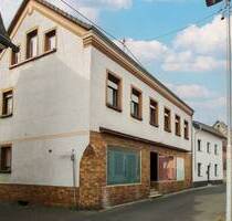 Bezugsfreies Mehrfamilienhaus mit 3 WE und 1 GE in Leutesdorf am Rhein