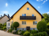 Außenansicht Front - Hochwertiges Reiheneckhaus mit Garten, Terrasse & Sauna in ruhiger Lage – Reute