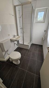Bad inkl. Dusche und WC - 