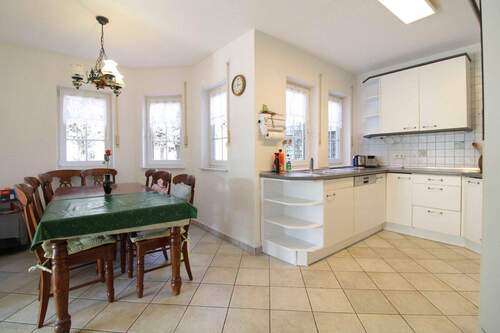 Küche mit Einbauküche - 