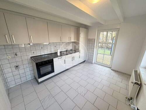 Küche - 4 Zimmer Mehrfamilienhaus, Wohnhaus in Aurich