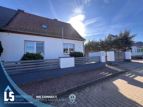 Hausansicht - 5 Zimmer Doppelhaushälfte in Kehnert