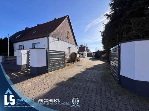 Einfahrt - Doppelhaushälfte mit 119,80 m&sup2; in Kehnert zum Kaufen