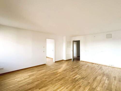 Wohnzimmer - 4 Zimmer Etagenwohnung zum Kaufen in Bad Aibling-Harthausen