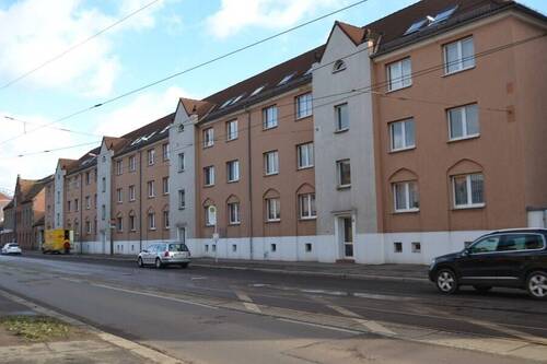 Hausansicht - 4-Raumwohnung in Halle-Ost - 549,00&nbsp;EUR Kaltmiete, ca.&nbsp; 90,00&nbsp;m&sup2;&nbsp;Wohnfl&auml;che