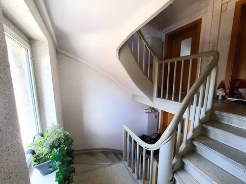 Treppenhaus - 4 Zimmer Etagenwohnung zur Miete in Halle