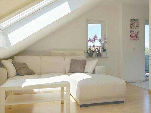 Bild 1 - Sehr schöne, helle 2 Zi - mit EBK und Autostellplatz in Ludwigsburg - Mitte
