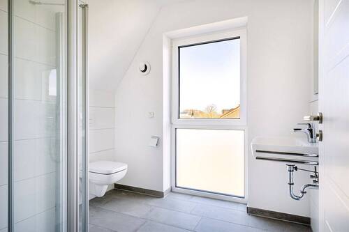 Bad mit Dusche - 