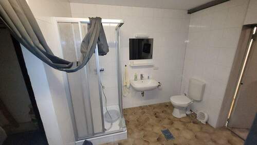 Keller Dusche und Toilette - 