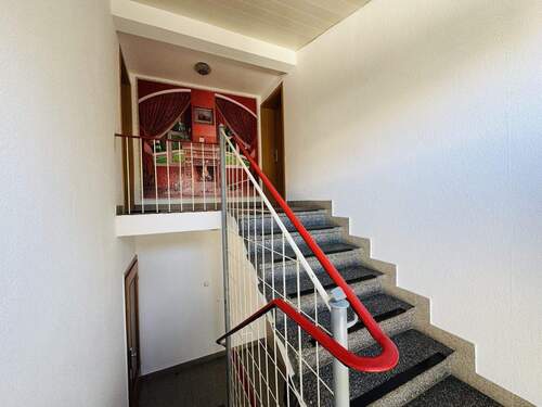 Treppenhaus - 1 Zimmer Mehrfamilienhaus, Wohnhaus zum Kaufen in Löhne