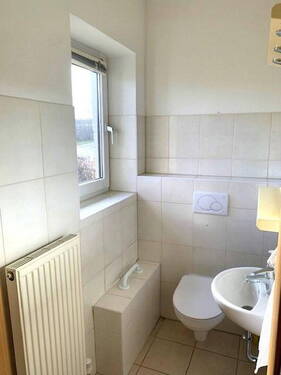 Gäste-WC fensterbelüftet EG - 