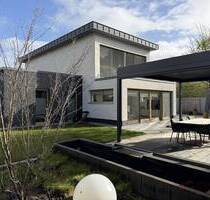 IMMOBILIEN GUMNIOR präsentiert: Luxuriöses Wohnen in moderner Architektur mit privatem Gartenparadies - Schüttorf