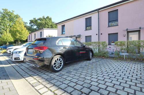 Parkplatz - 3 Zimmer Reihenendhaus zum Kaufen in Kaltenkirchen