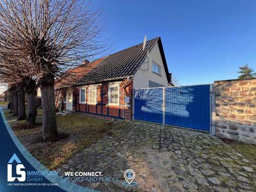 Hausansicht - gepflegte Doppelhaushälfte in Königsmark zu verkaufen